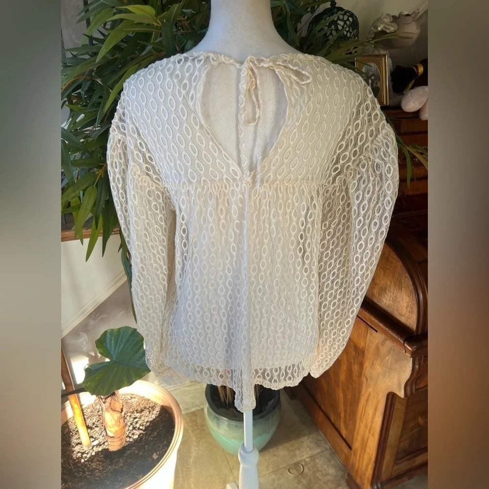 Zara ladies, sheer lace, long sleeve top very good condition Small. Oversized